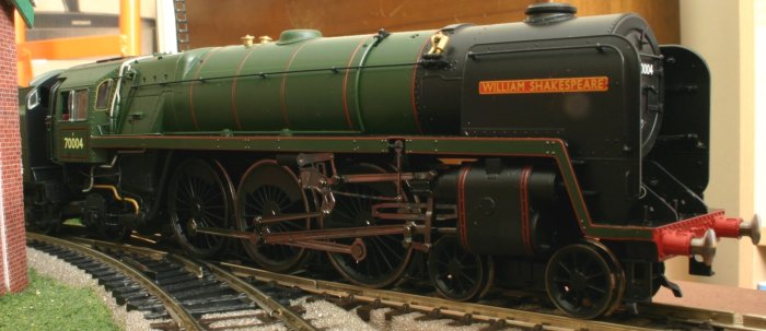 Hornby R3096 70004 William Shakespeare BR Standard 7MT class (1)