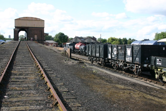 Didcot Railway Centre - Coal stage and wagons