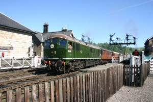 2009 - North Yorkshire Moors Railway - Grosmont - class 24 - D5061 LNER teak set