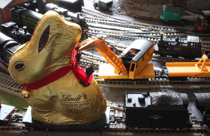 Locoyard Easter 2013 - Giant Bunny Delivery - crane in action