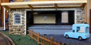 Locoyard - Dapol 55 Stepney - Ice Cream Van delivery