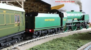 Locoyard - Hornby Southern Railways Schools class V - 925 Cheltenham