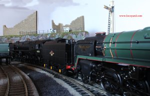 Santa needs lots of power this year to haul the presents to the North, so this is Locoyard's response - two 9F's!