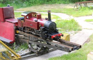 Bankside Miniature Railway - Brambridge Garden Centre 2014 - Carolyn (turntable)